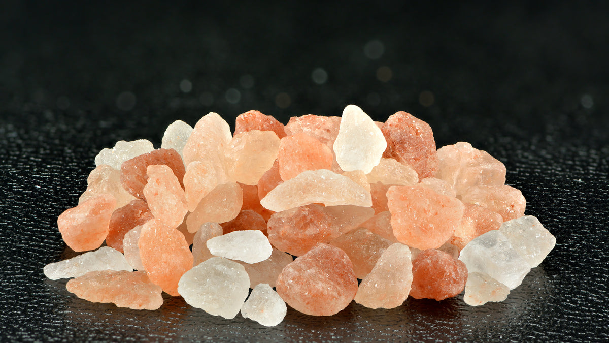 Coarse pink Himalayan Salt crystals in a small pile