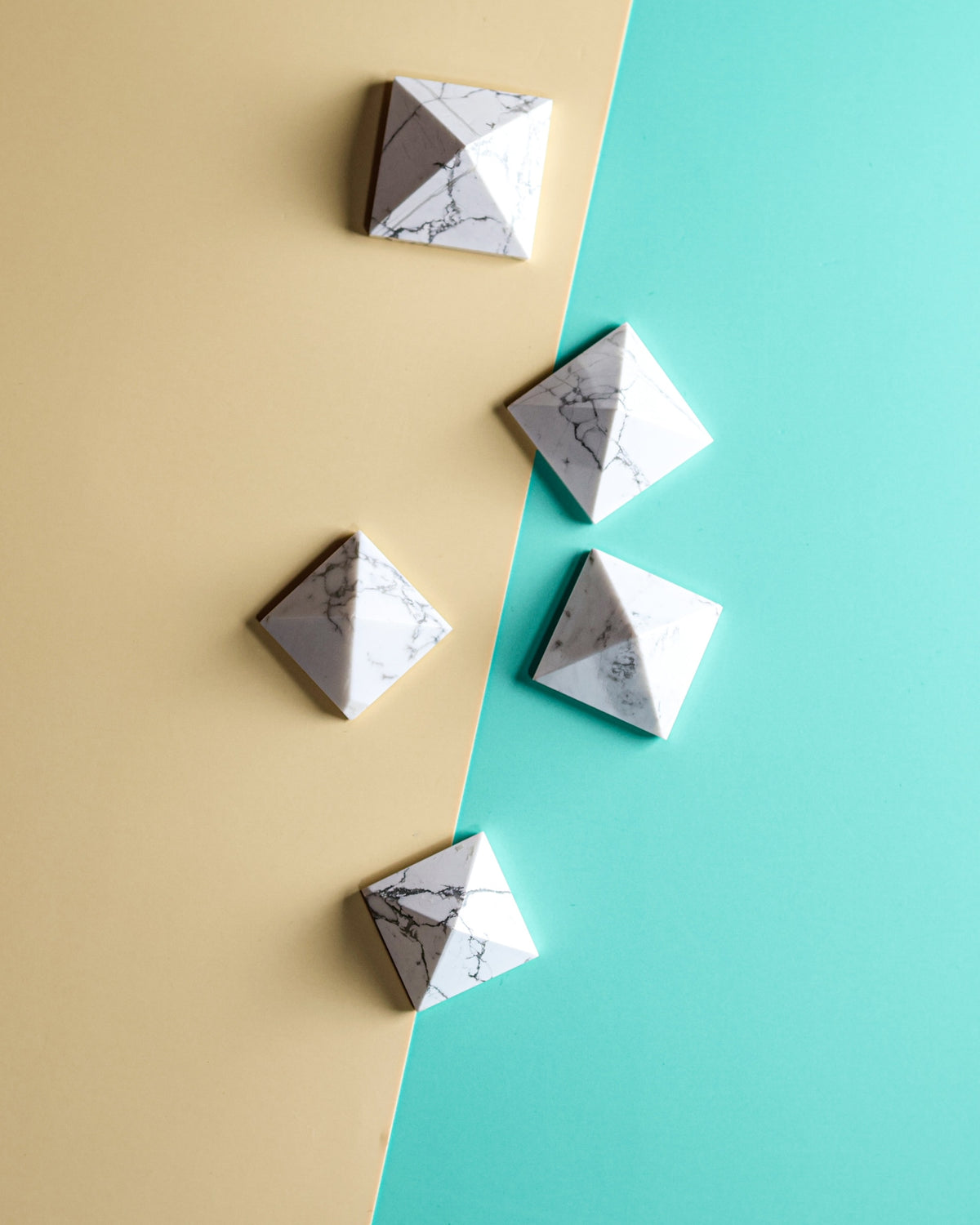 Howlite Pyramid – Sage Spirits