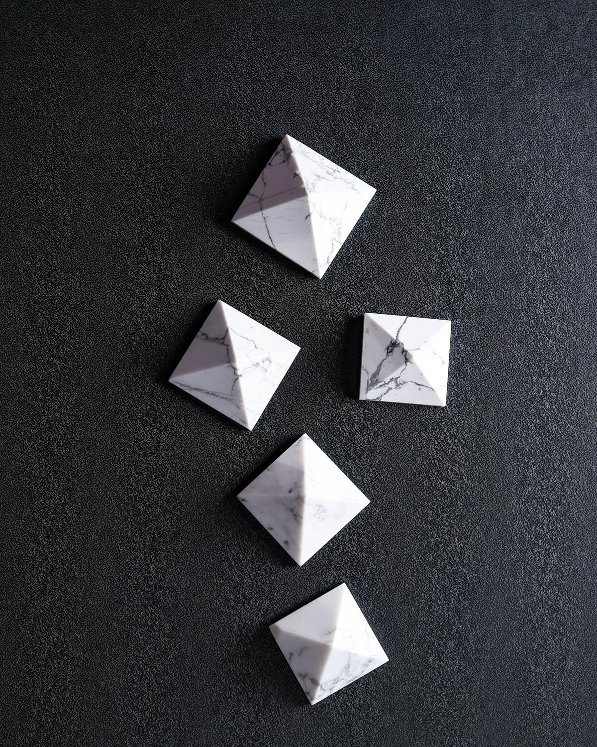Howlite Pyramid – Sage Spirits