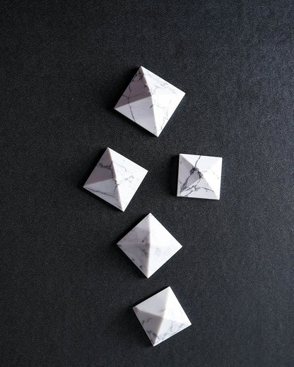 Howlite Pyramid – Sage Spirits