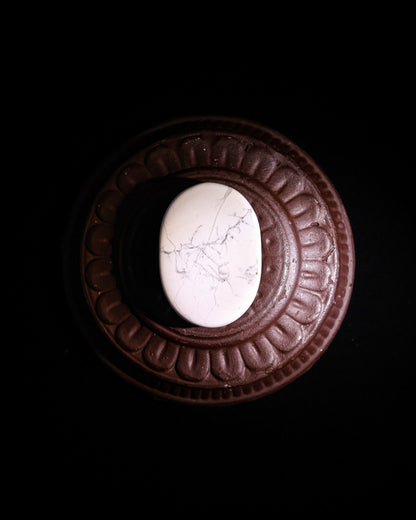 Howlite Worry Stone – Sage Spirits