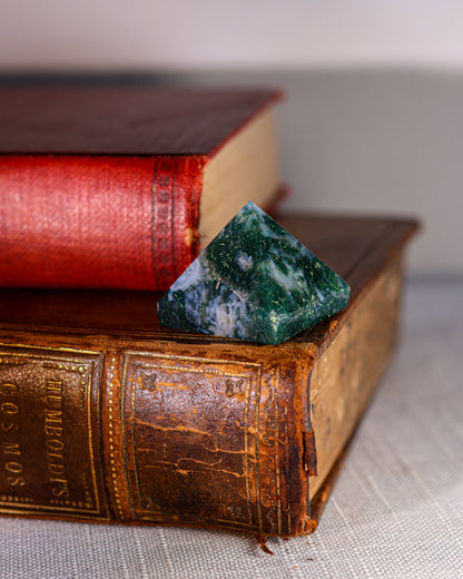 Moss Agate Pyramid – Sage Spirits