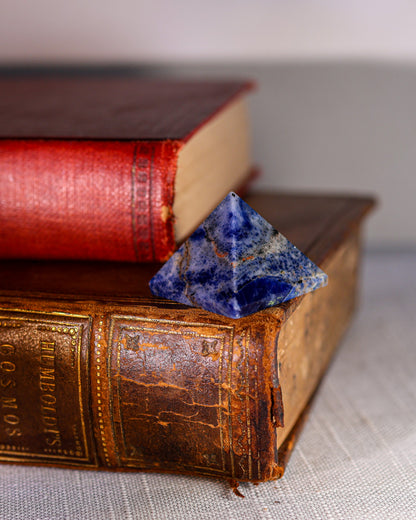 Sodalite Pyramid – Sage Spirits